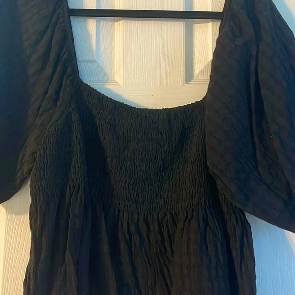 By Together Cropped Blouse - Picture 2 of 5